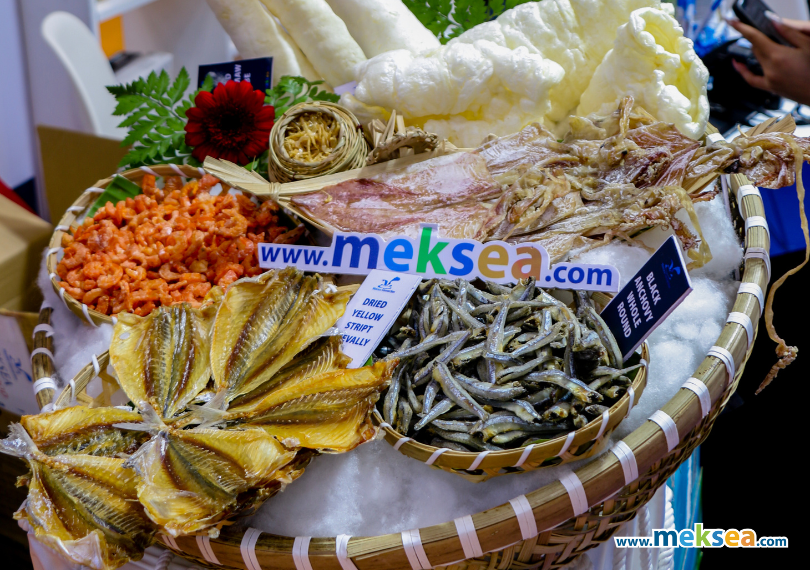 Not only that, but dried and canned seafood products are also highlighted at our booth